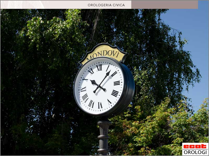 Street clock - Post clock - Reloj de la calle - orologio stradale - orologio da palo - street forniture - mobilier urbain - horloge de gare - horloge de rue
