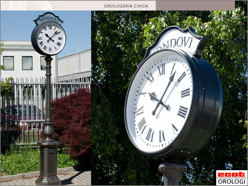 Street clock - Post clock - Reloj de la calle - orologio stradale - orologio da palo - street forniture - mobilier urbain - horloge de gare - horloge de rue